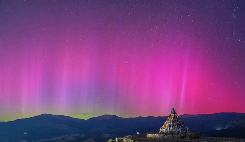 Auroras seen from the Tianshan Mountains